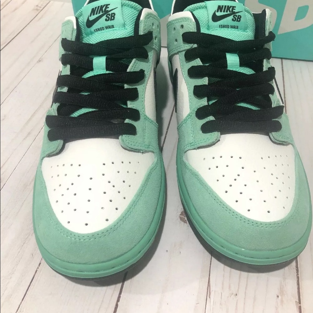 🔴SOLD🔴NWT NIKE DUNK LOW SB ISHOD WAIR Green Glow - Picture 5 of 8